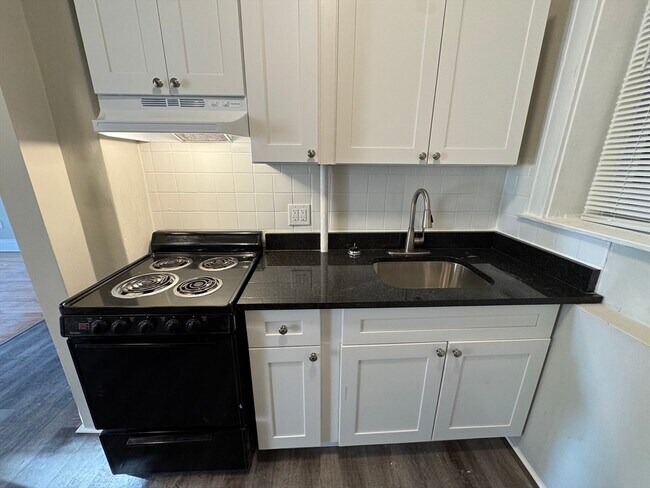 Building Photo - 8 Langmaid Ave Unit 2