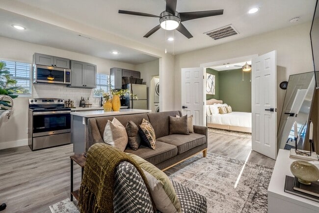 Building Photo - 5 Estelle St Unit 3