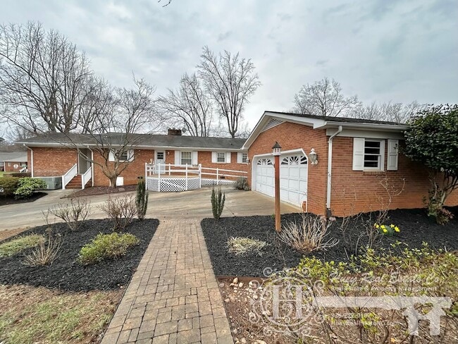 Photo - 204 Trail Four