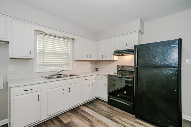 Photo - 735 Edgegreen Dr