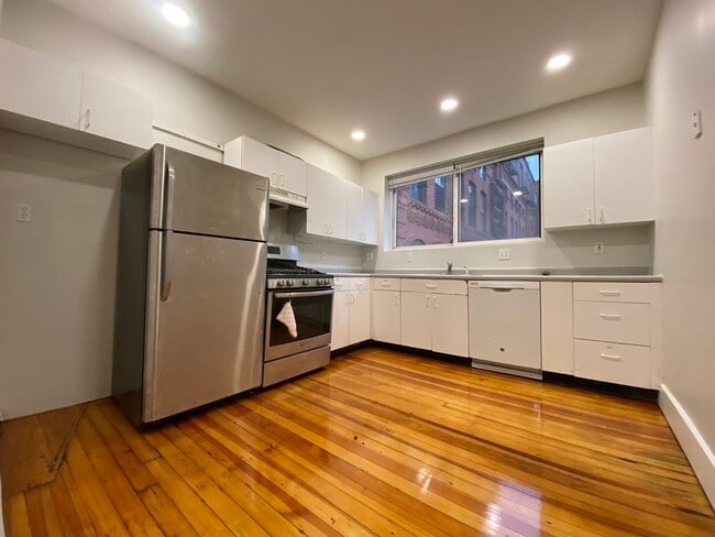 Building Photo - 6 Worcester Sq Unit 3