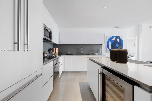 Photo - 88 SW 7th St Unidad 1010