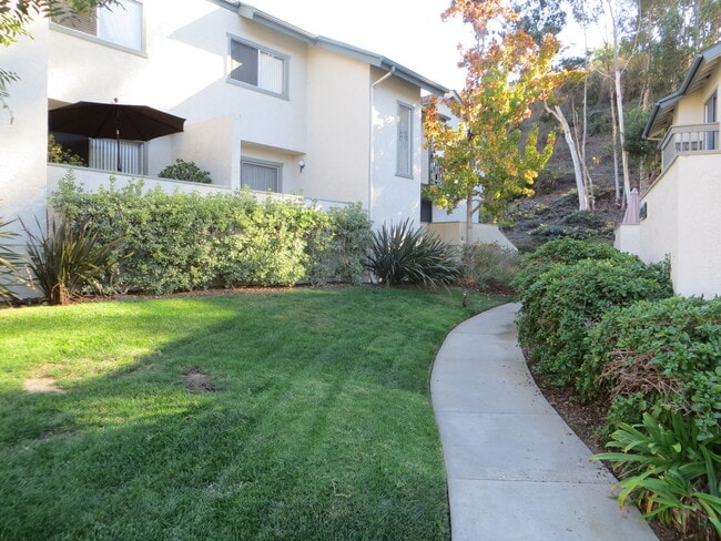 Building Photo - Two Bedroom Townhome in Linda Visa Unit 119