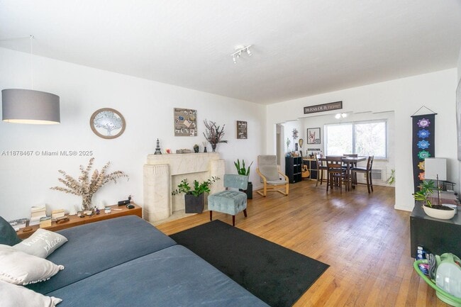Building Photo - 2102 SW 14th Terrace Unit 1470 Rental
