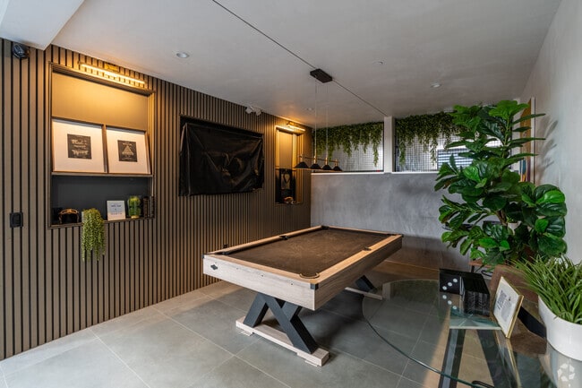 Patio 2 - 8940 Reseda Blvd