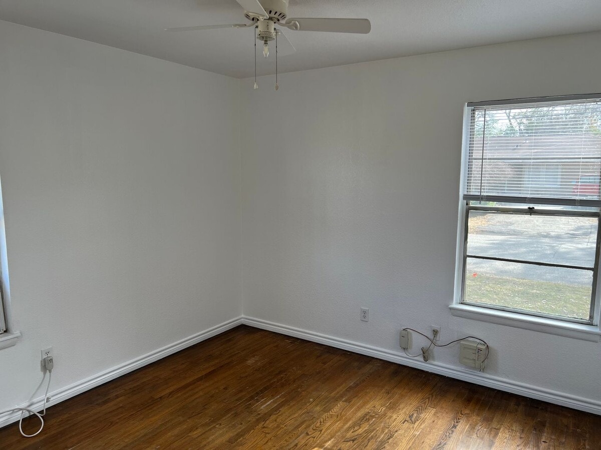 Photo - 1219 Knight St