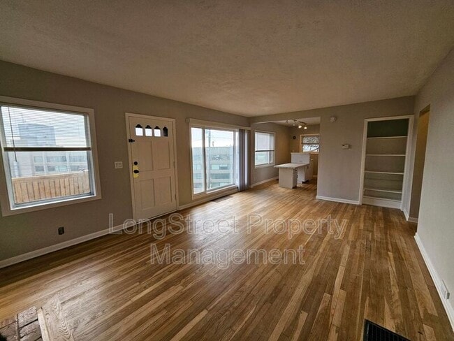 Photo - 801 SW Broadway Dr