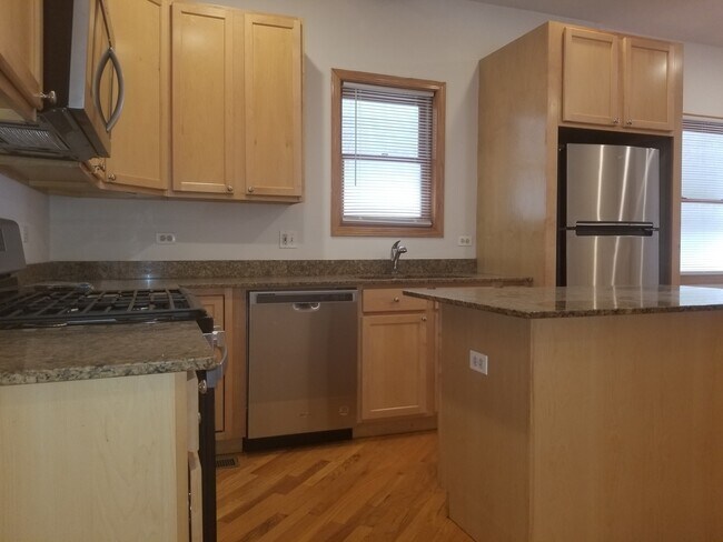 Photo - 1319 W Belmont Ave Unit 1