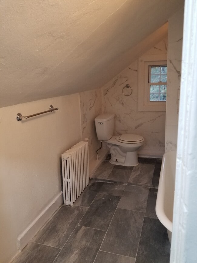 128 William St Unit 3rd Floor