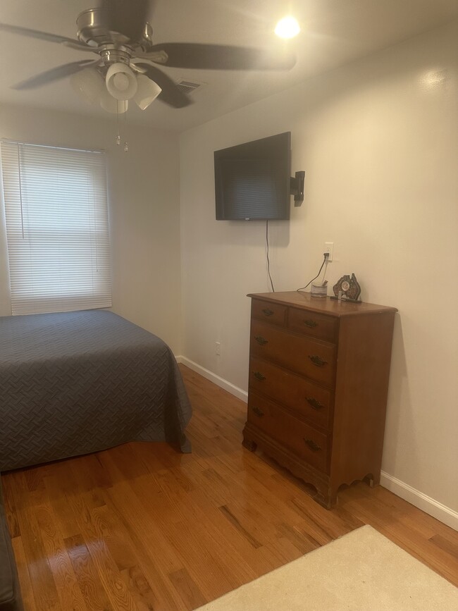 Bedroom - 2215 Kenner Ave House