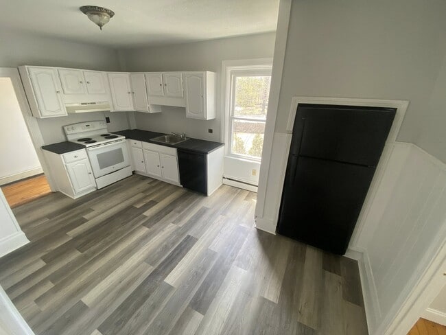 Photo - 1048 Main St