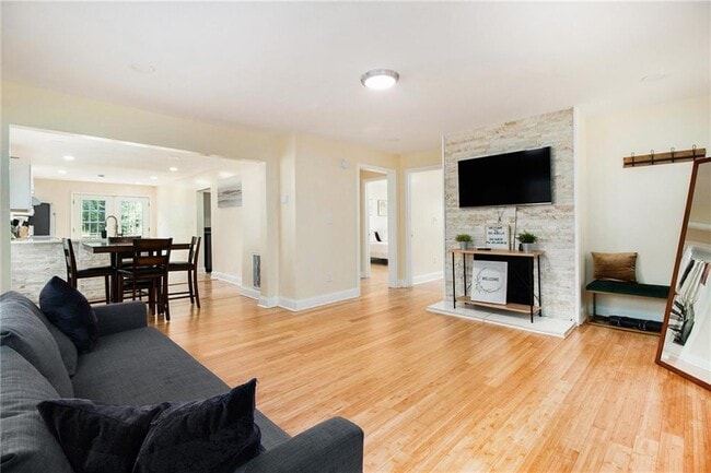 Photo - 361 Adelle St SE