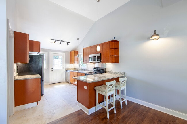 Cocina y sala de estar - 2660 Roslyn Ave