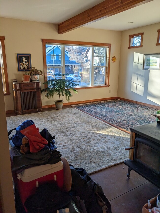 sala de estar - 819 Donovan Ave