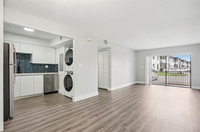 Building Photo - 3240 NW 84th Ave Rental