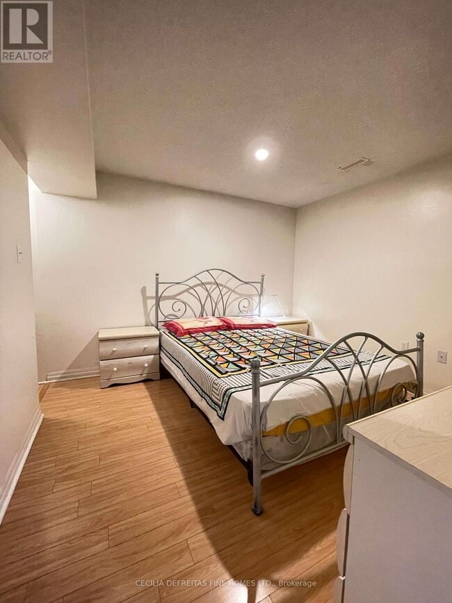 Photo - 294 Wildberry Crescent