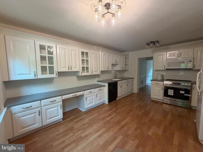 Photo - 5814 Tudor Ln