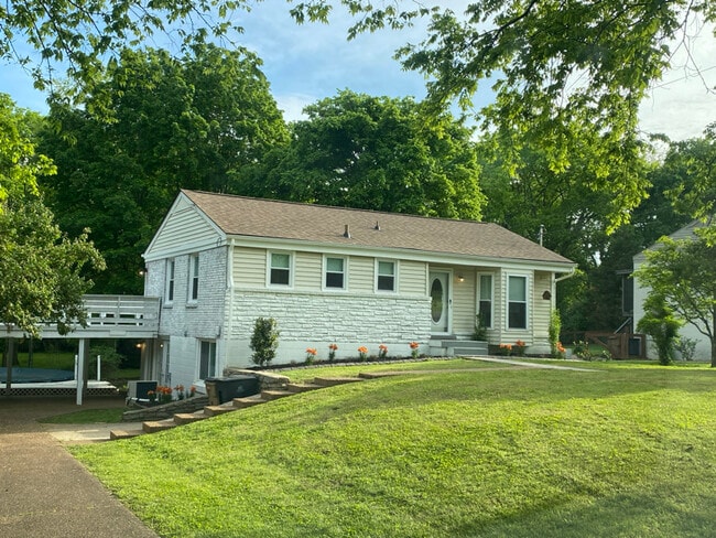 Building Photo - 828 Lemont Dr Rental