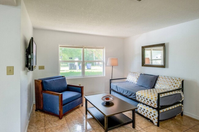 Building Photo - 2704 Raeford Rd Rental
