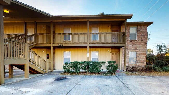 Building Photo - 895 Silverwood Unit 3