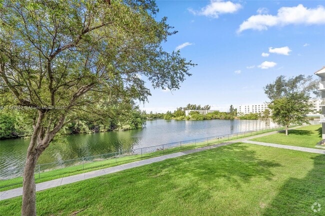 Building Photo - 8240 SW 210th St Unit 106 Rental