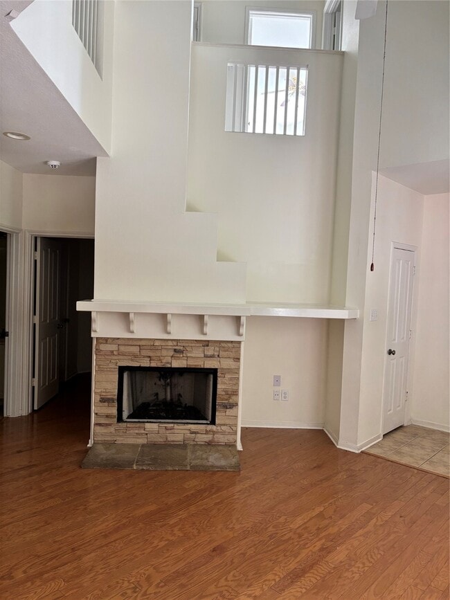 Photo - 16 Scarlet Woods Ct