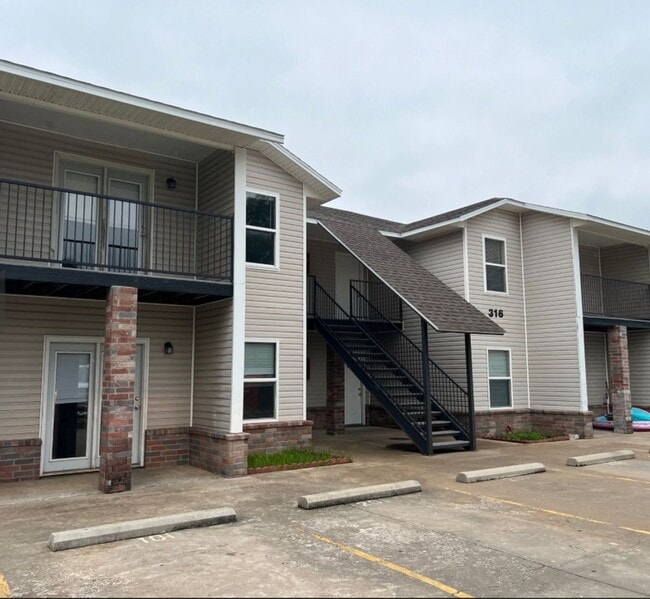 Building Photo - 316 Erin Pl Unit 316 Erin Place #201