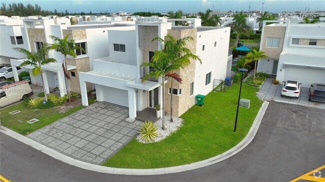 Building Photo - 10360 NW 68th Terrace Rental