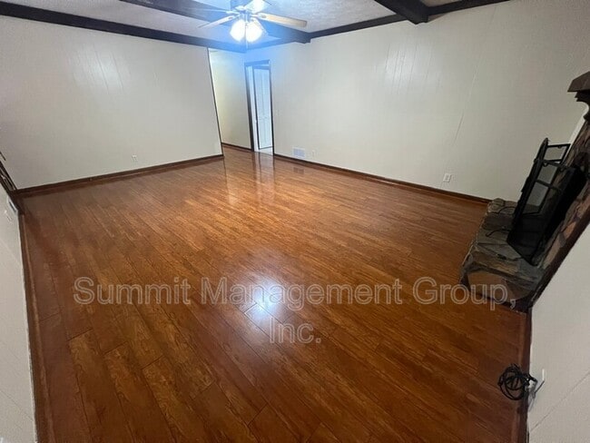 Photo - 916 Curry Cir SE