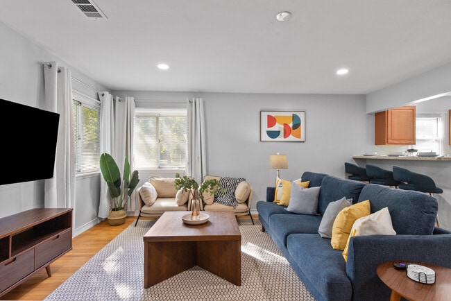 Photo - 21629 Waldron St