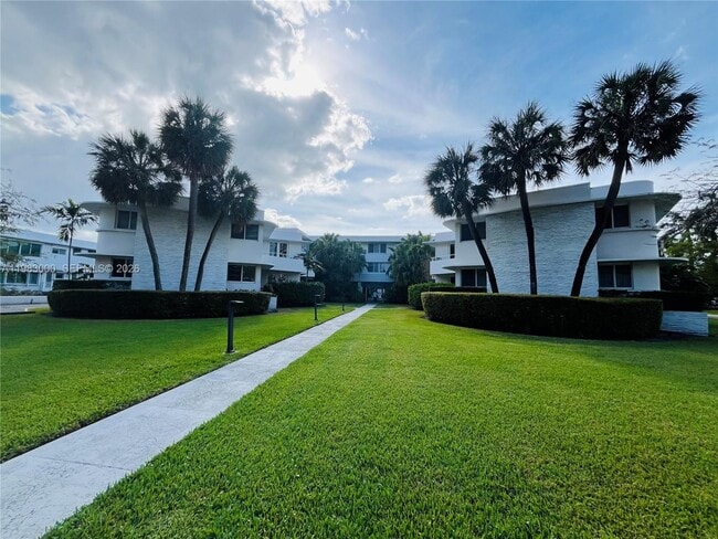 Building Photo - 10190 Collins Ave Unit 106