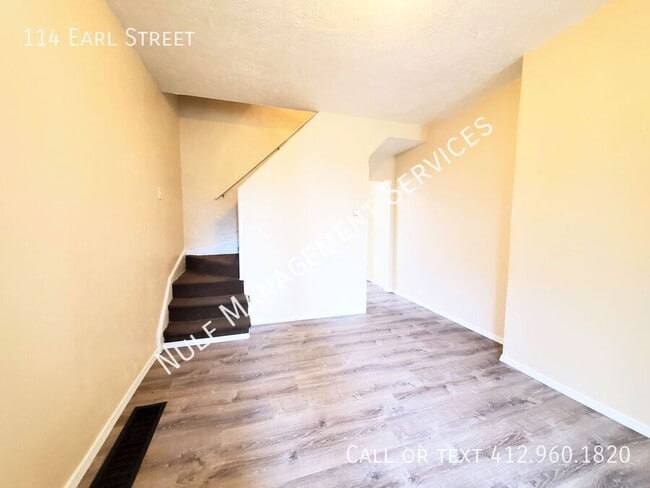 Photo - 114 Earl St