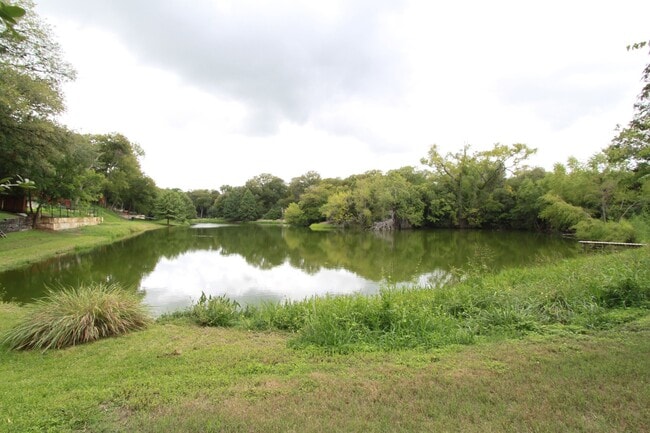 Building Photo - East Austin 4BR Gem on Cul-de-Sac w/ Spacious Lot & Updates