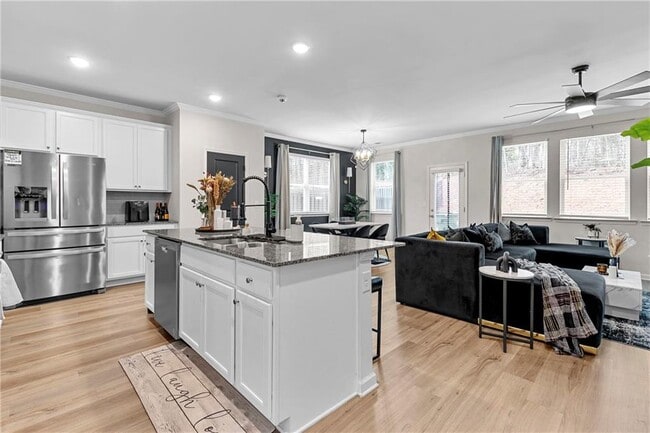 Photo - 715 River Gdns Dr