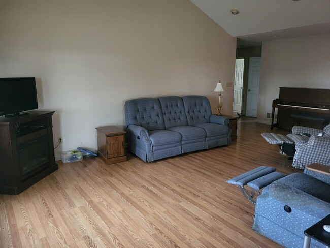 8166 Dover Rd