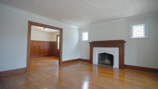 Photo - 1082-1082 Avenue Rd Unit 2FL