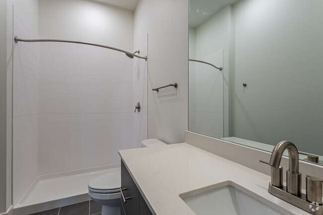 1BR, 1BA - 651SF