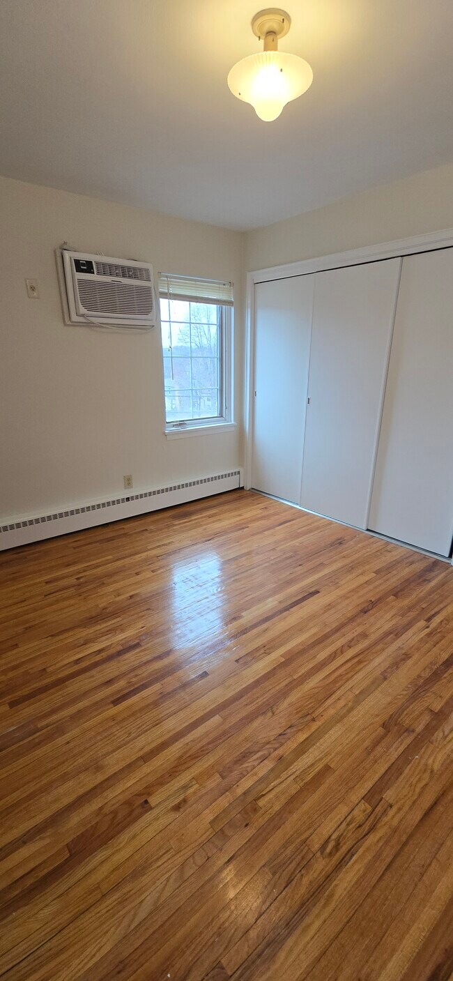 Photo - 4900 Chicago