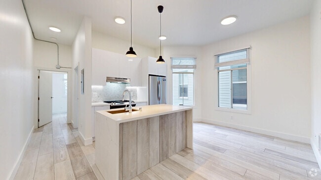 Building Photo - 767 6th Ave Unit 2 Rental
