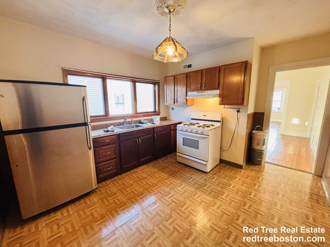 Photo - 39 Montfern Ave Unidad 2