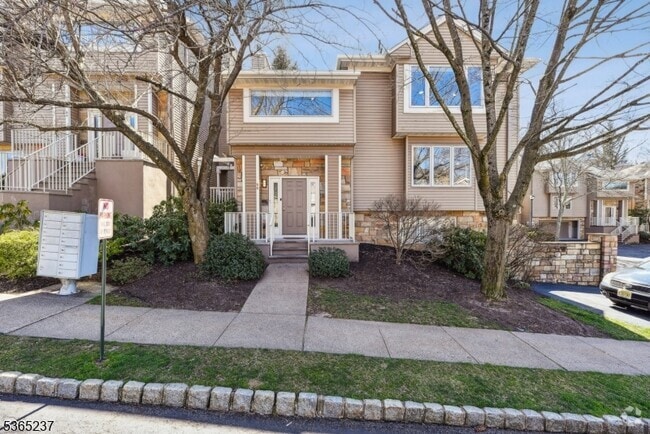 Building Photo - 151 Clarken Dr Rental