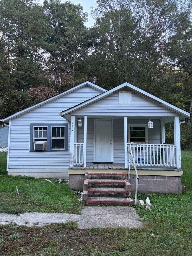 Building Photo - Three Bedroom Home in Hixson TN