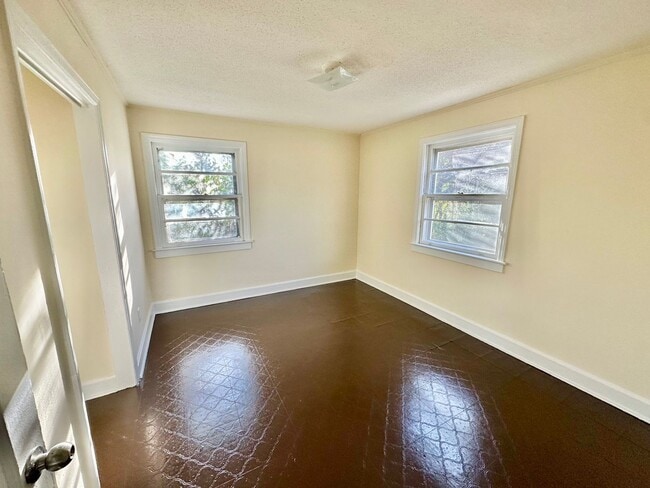 Photo - 1374 Amelia Ave