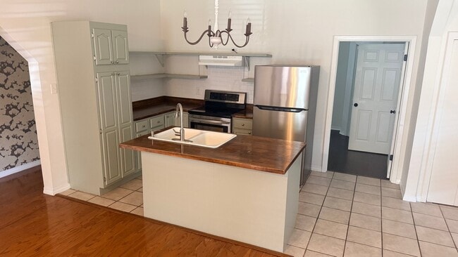 Photo - 402 S Cherry St