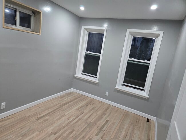 521 Hegeman Ave Unit 2