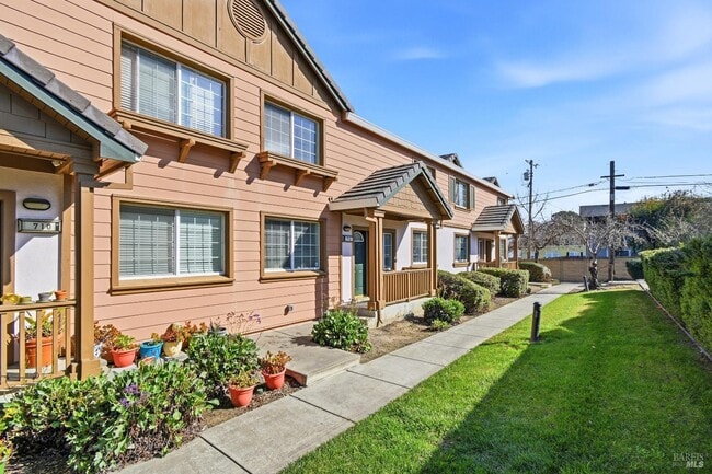 Photo - 712 Daniels Ave