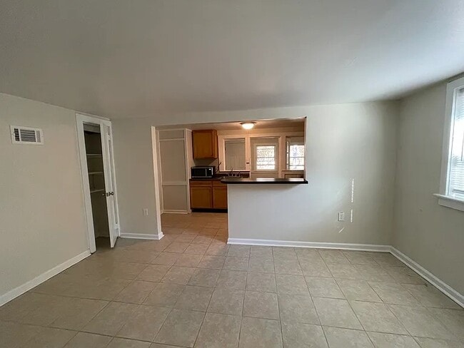 Building Photo - Lauderdale