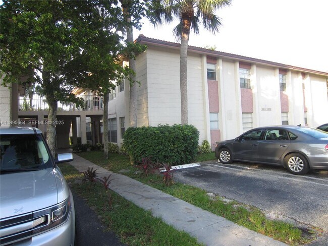 Building Photo - 10818 Royal Palm Blvd Unit 10818