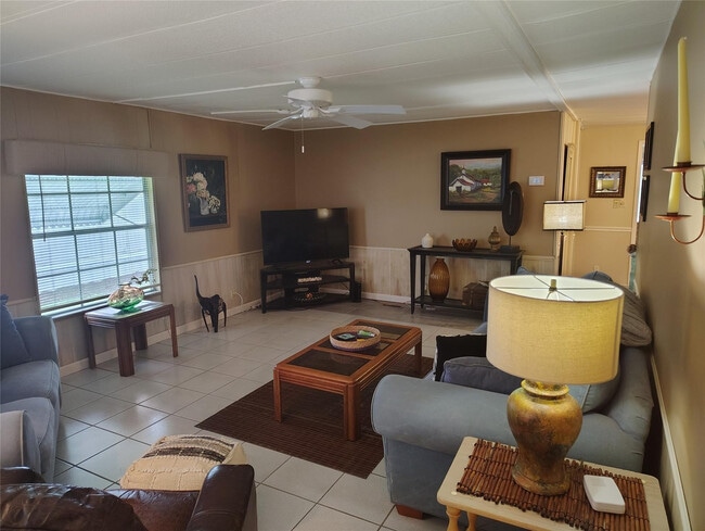 Photo - 142 W Caribbean