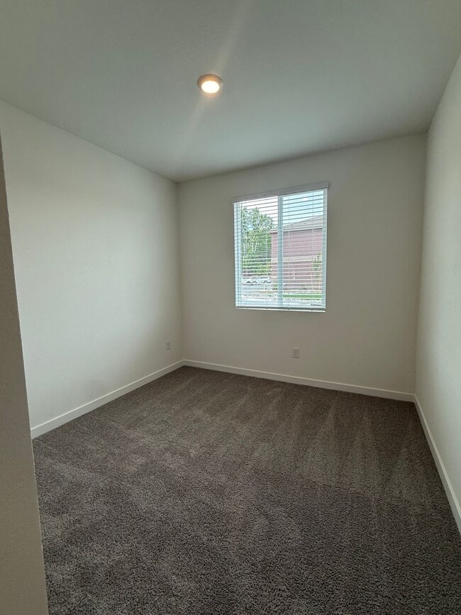 Photo - 832 Villa St